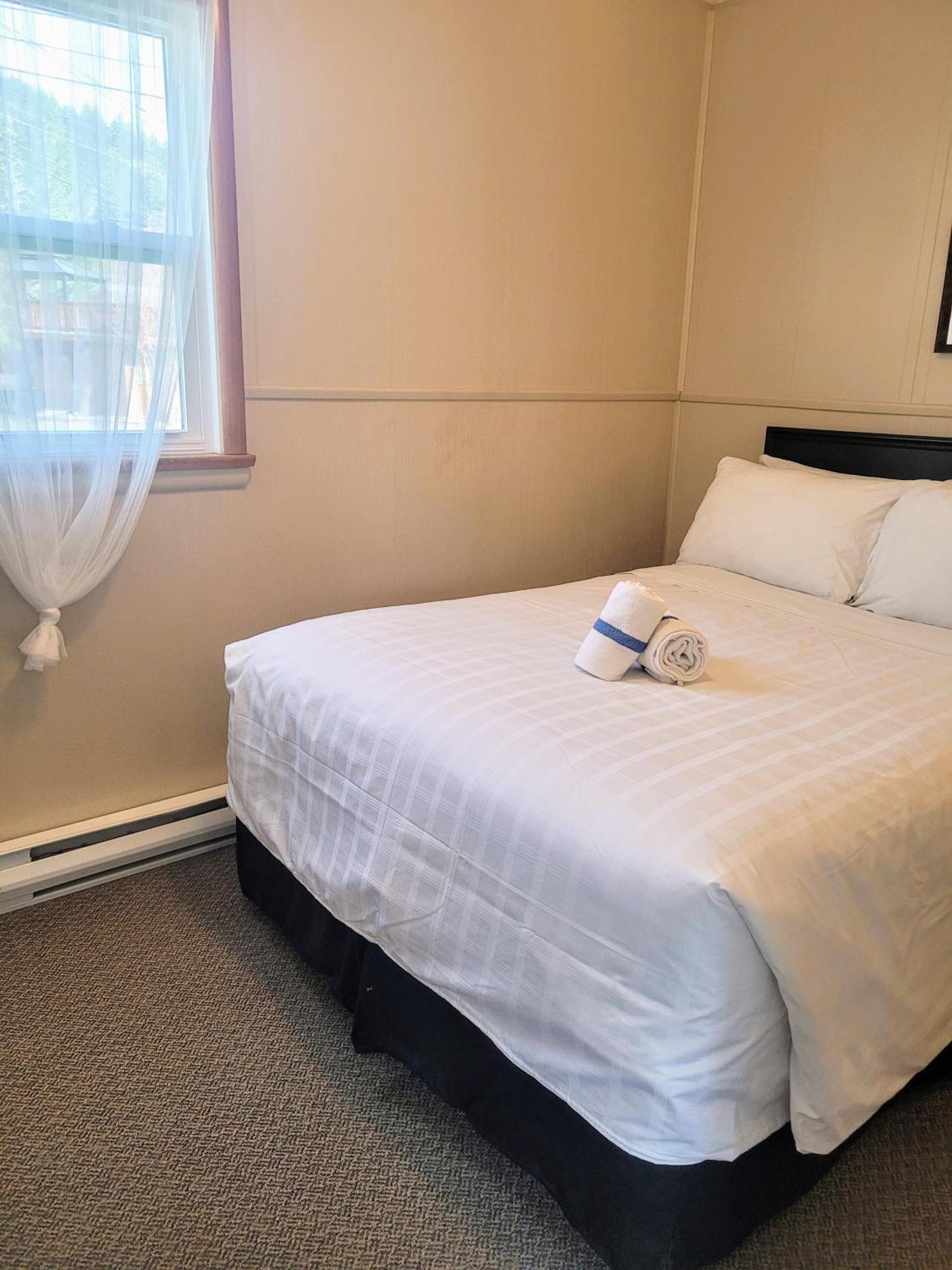 Lido Motel Radium Hot Springs Ngoại thất bức ảnh