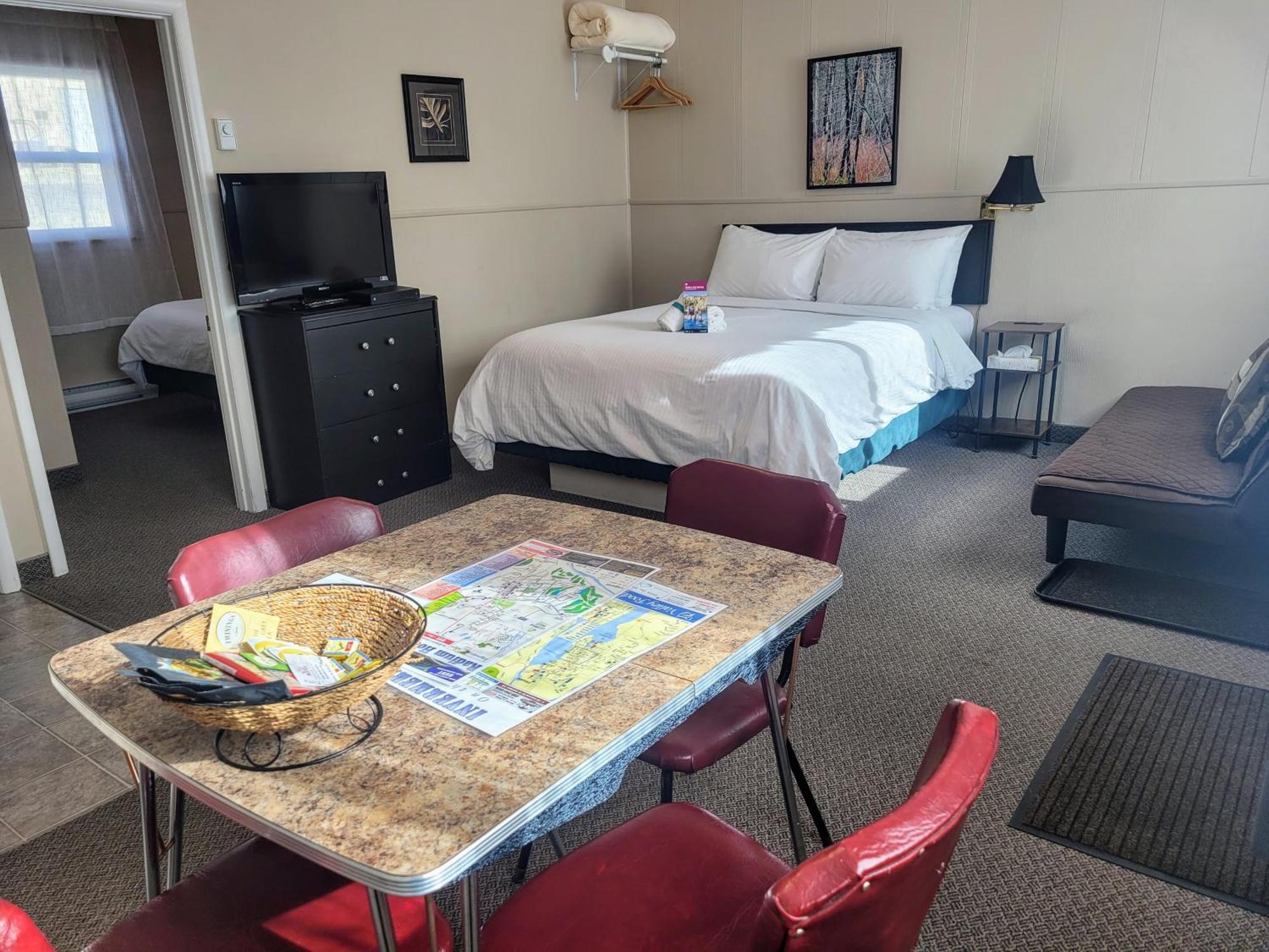 Lido Motel Radium Hot Springs Ngoại thất bức ảnh